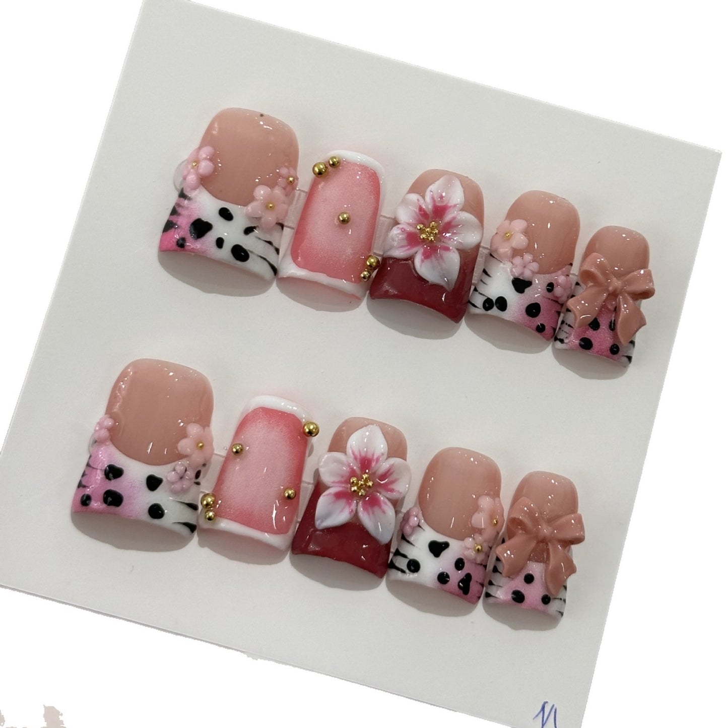 Three-dimensional carved decorative construction of duckbill-shaped headplate, made entirely by hand and suitable for wearing. Press on nails.