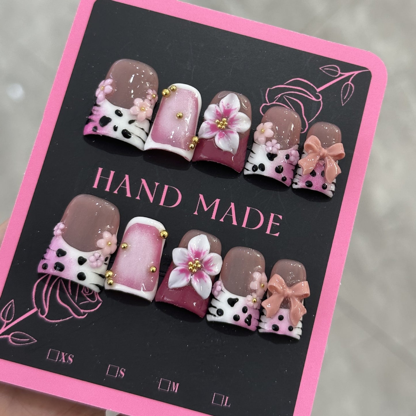 Three-dimensional carved decorative construction of duckbill-shaped headplate, made entirely by hand and suitable for wearing. Press on nails.