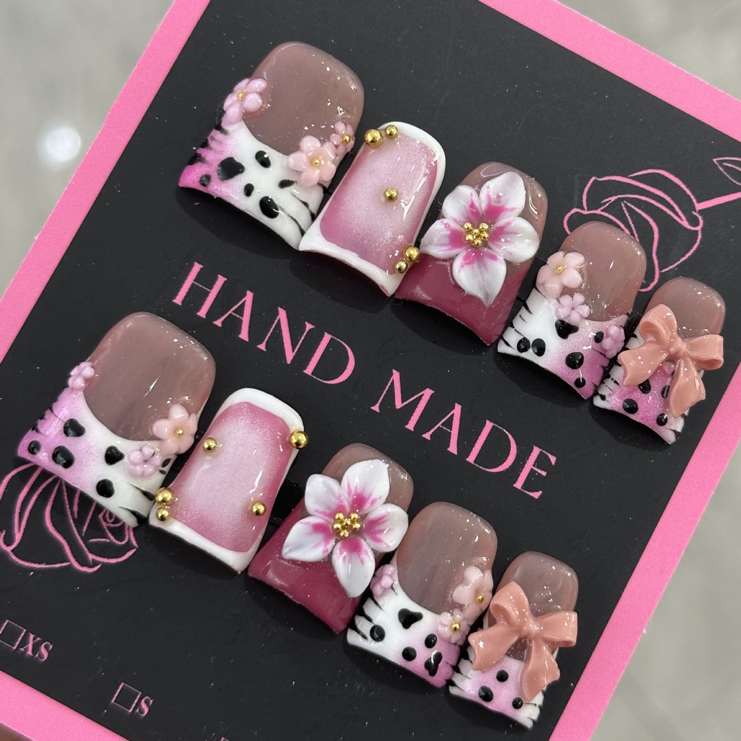 Three-dimensional carved decorative construction of duckbill-shaped headplate, made entirely by hand and suitable for wearing. Press on nails.
