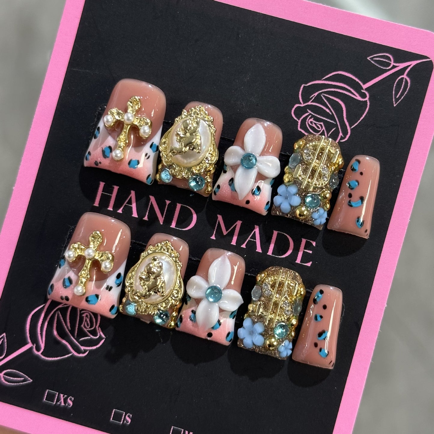 Duckbill-shaped three-dimensional carved floral pattern French-style leopard print alloy construction pure handcrafted wearable armor