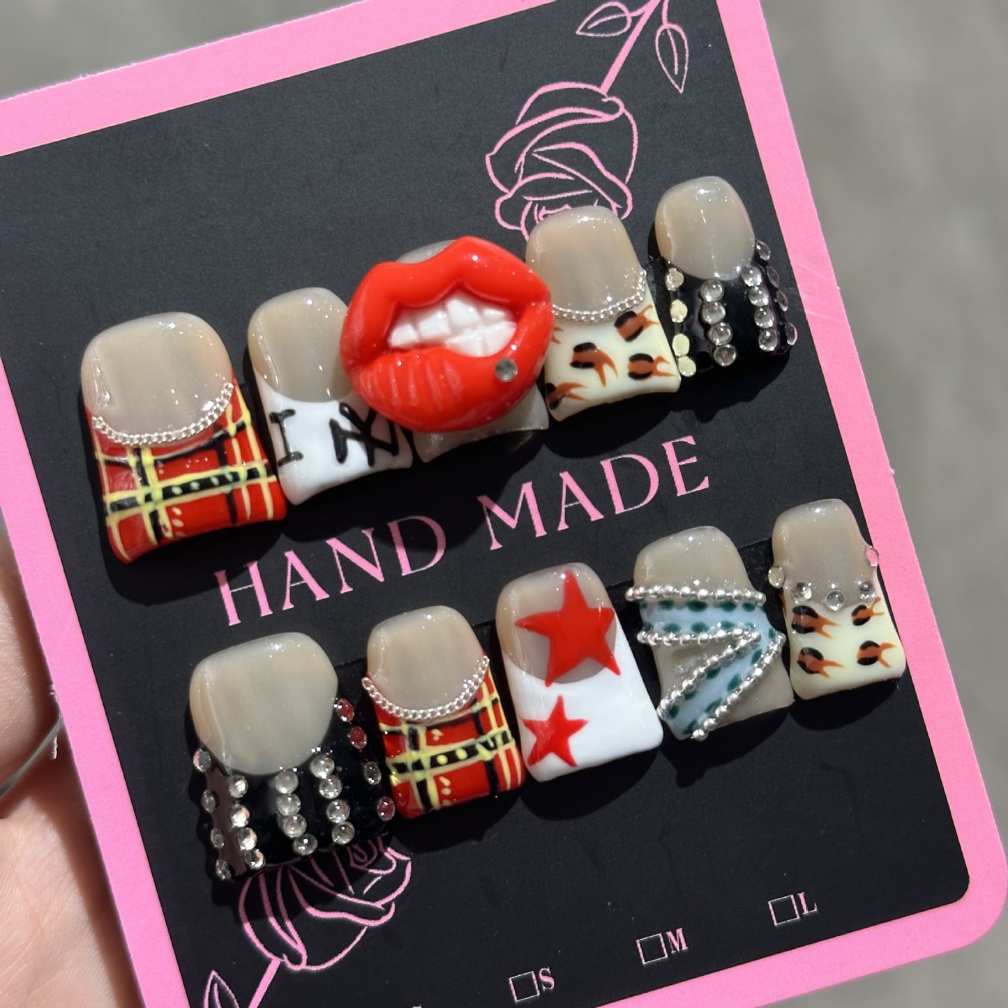 Sweet and cool style duckbill-shaped hand-painted graffiti lipsticks made by pure handcrafting and wearing nails