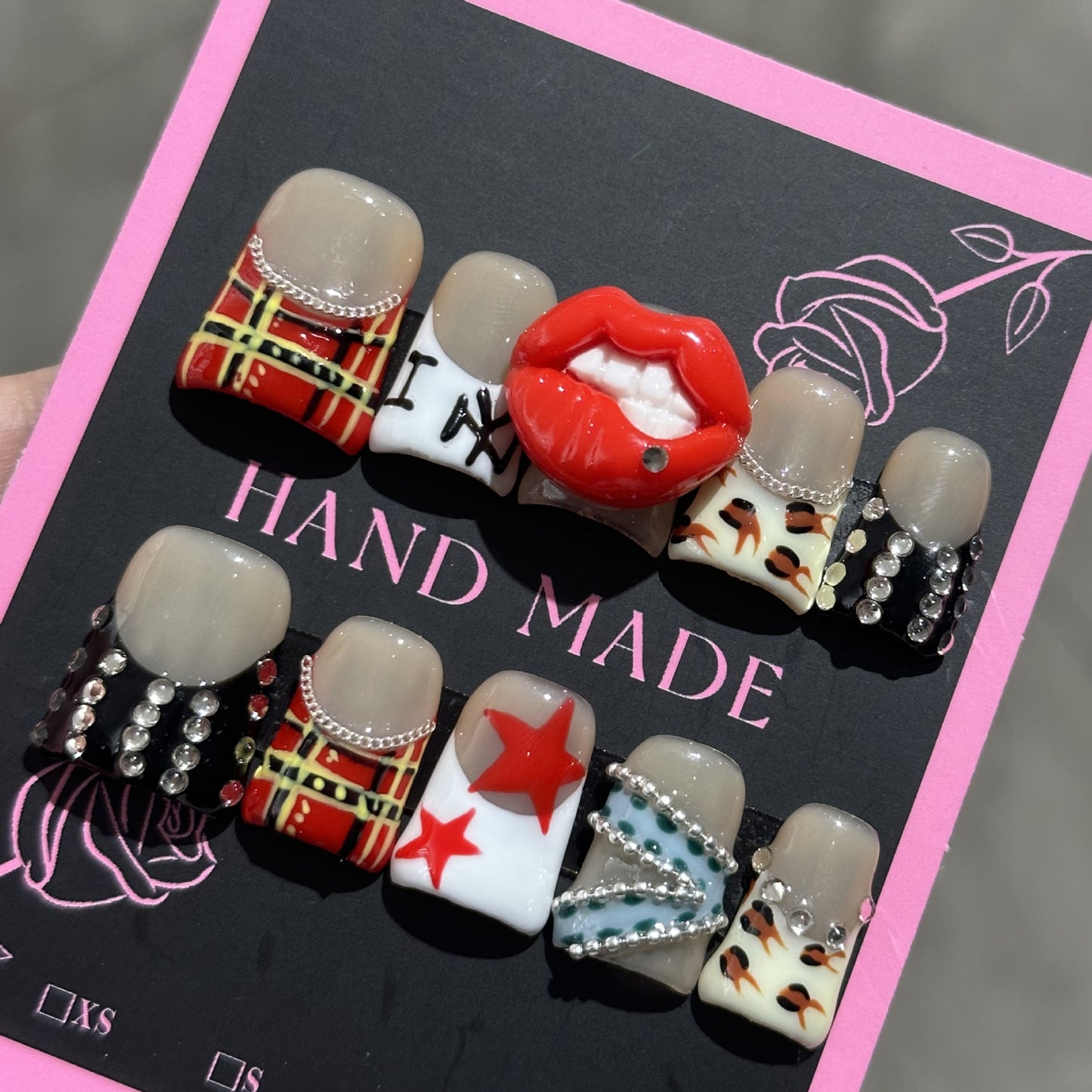 Sweet and cool style duckbill-shaped hand-painted graffiti lipsticks made by pure handcrafting and wearing nails