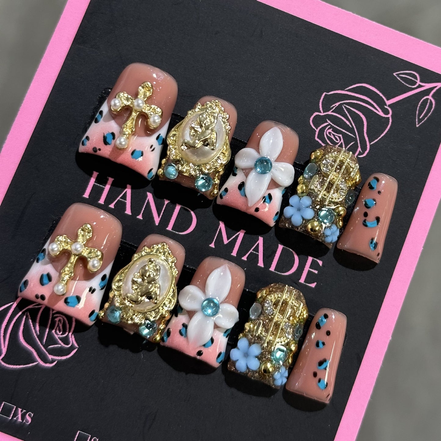 Duckbill-shaped three-dimensional carved floral pattern French-style leopard print alloy construction pure handcrafted wearable armor