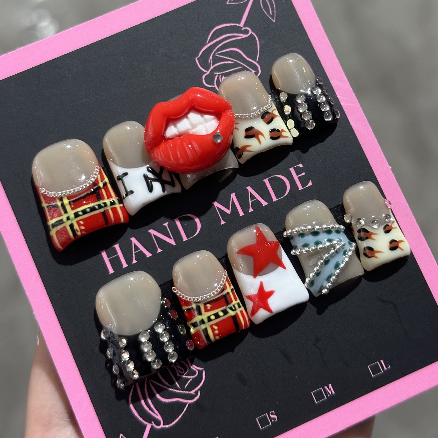 Sweet and cool style duckbill-shaped hand-painted graffiti lipsticks made by pure handcrafting and wearing nails