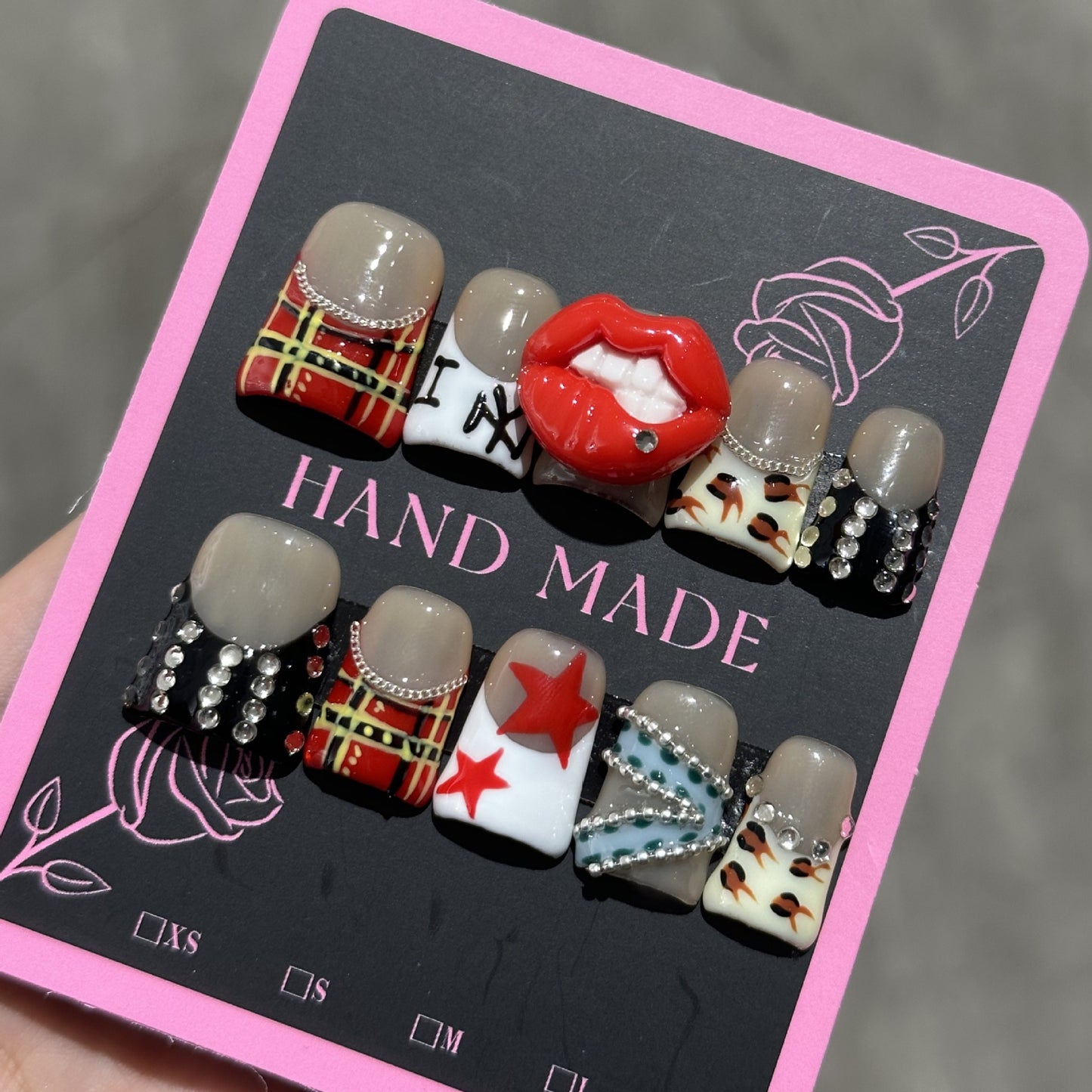 Sweet and cool style duckbill-shaped hand-painted graffiti lipsticks made by pure handcrafting and wearing nails