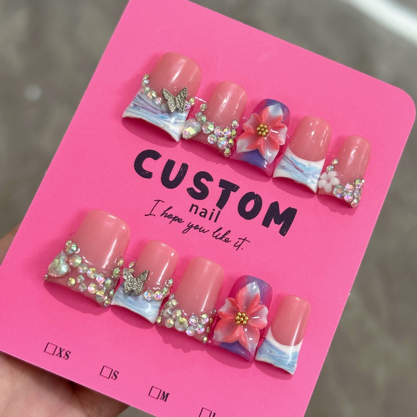 Duckbill-shaped three-dimensional engraved decoration for constructing pure handcrafted wearable armor. Press on nails.