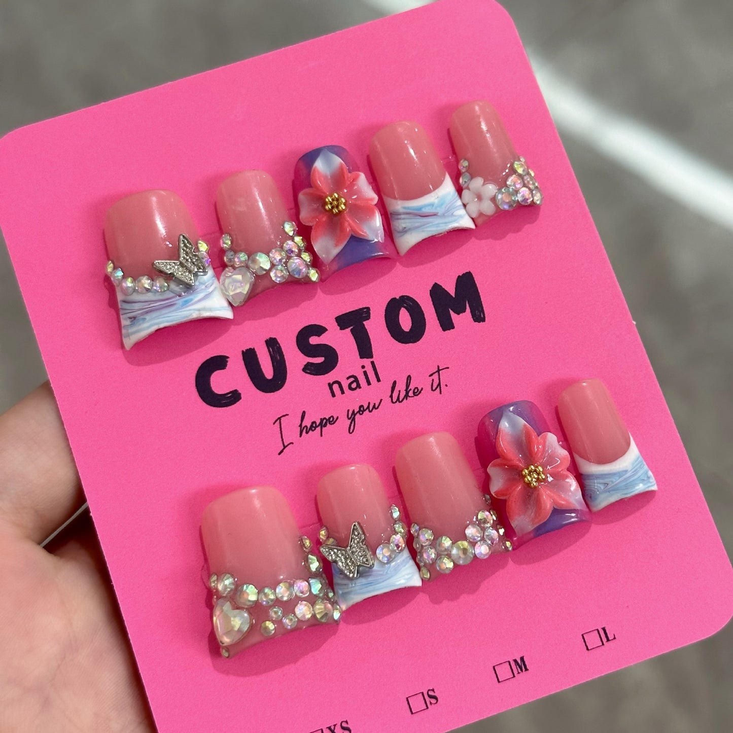 Duckbill-shaped three-dimensional engraved decoration for constructing pure handcrafted wearable armor. Press on nails.