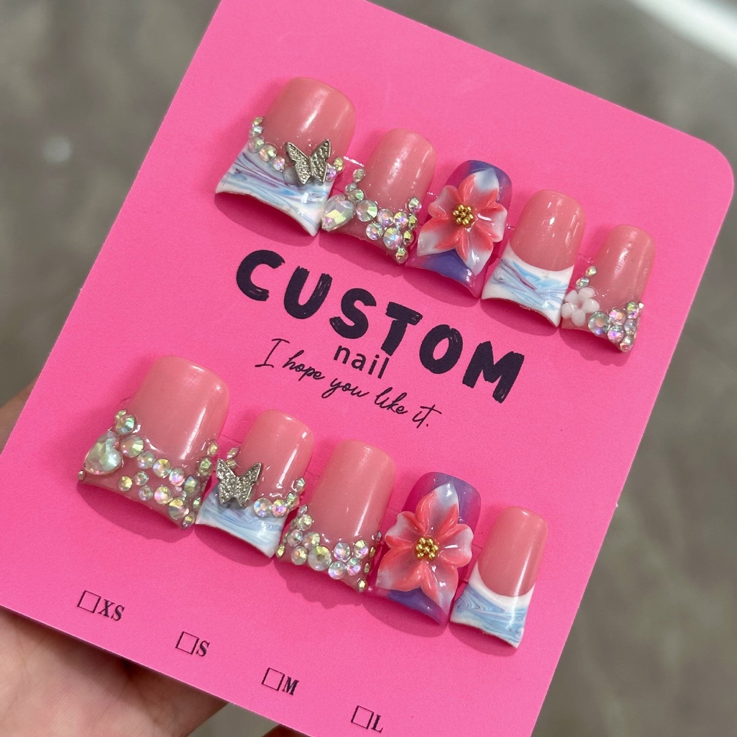 Duckbill-shaped three-dimensional engraved decoration for constructing pure handcrafted wearable armor. Press on nails.