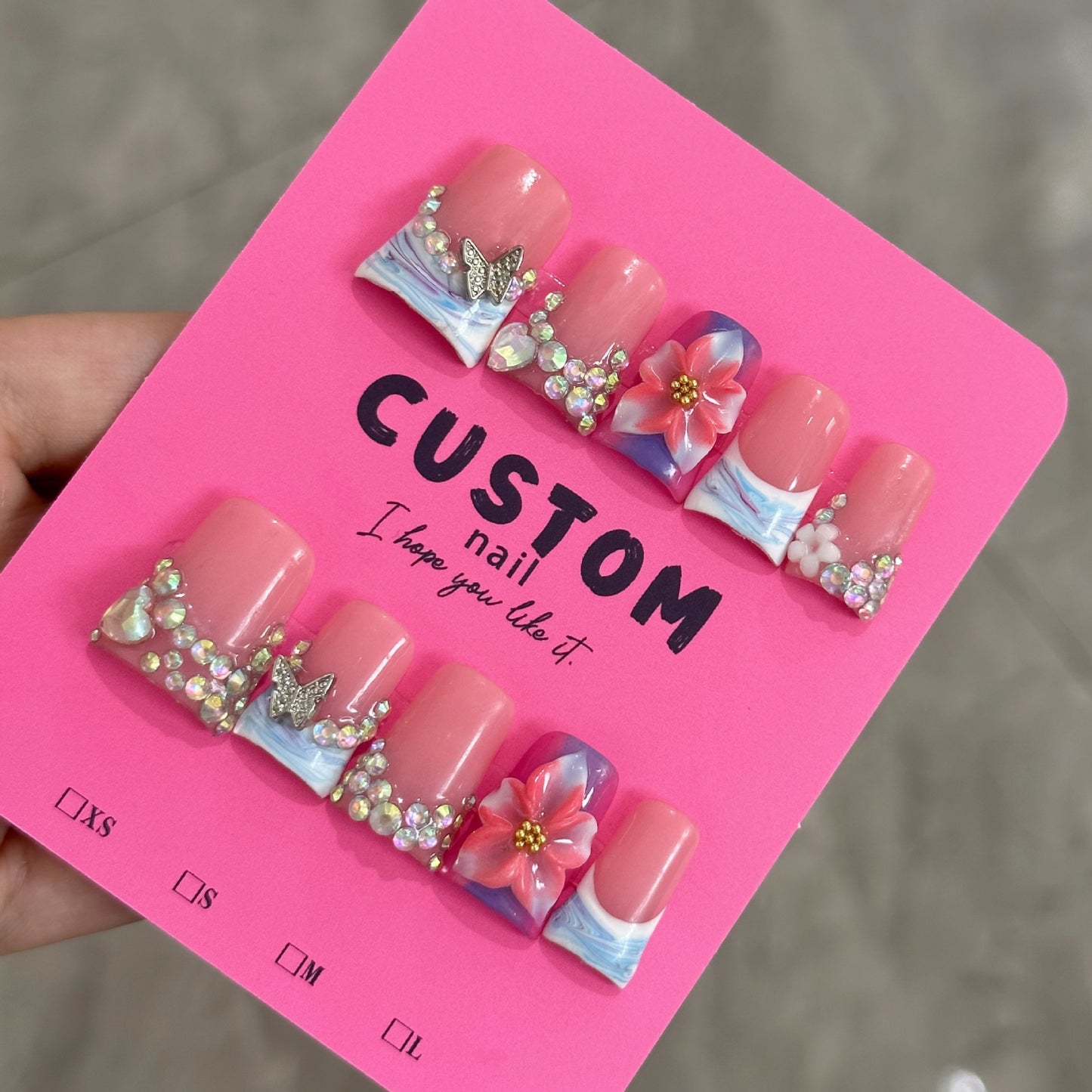 Duckbill-shaped three-dimensional engraved decoration for constructing pure handcrafted wearable armor. Press on nails.
