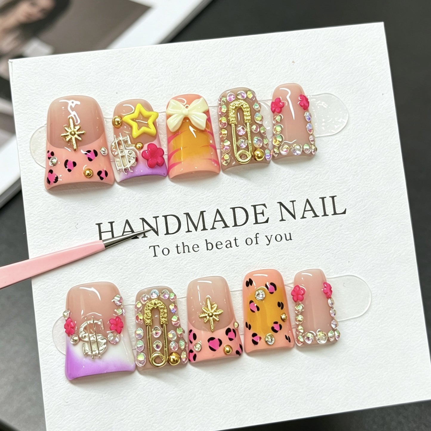 Colorful leopard print is selling well. Light and fresh candy colors. Colorful French-style manicure. Wearable nail extensions. Nail stickers.