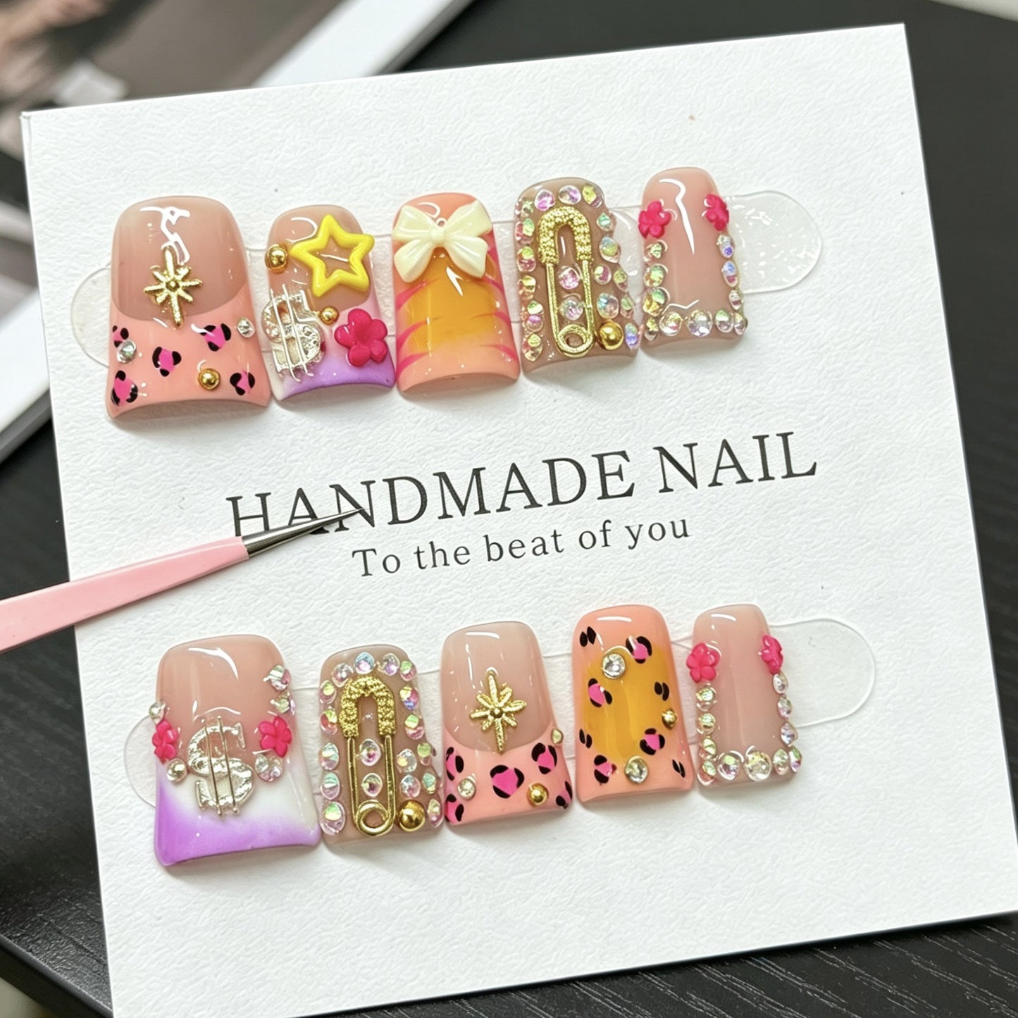 Colorful leopard print is selling well. Light and fresh candy colors. Colorful French-style manicure. Wearable nail extensions. Nail stickers.